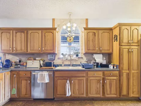 Kitchen - 15434 Highway H, Cabool, MO 65689 photo 2 of 4
