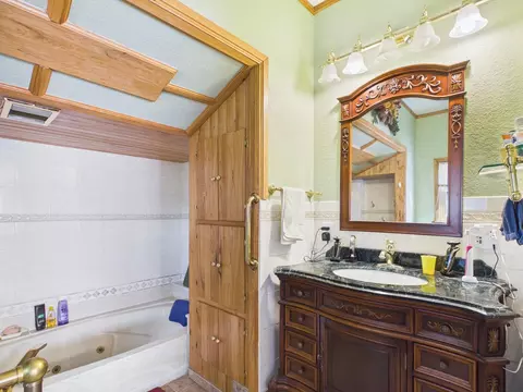 Bath - 15434 Highway H, Cabool, MO 65689 photo 5 of 7