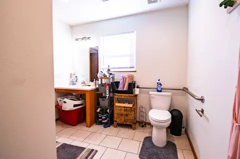 Bath - 3021 W Olive St, Springfield, MO 65802 photo 2 of 4