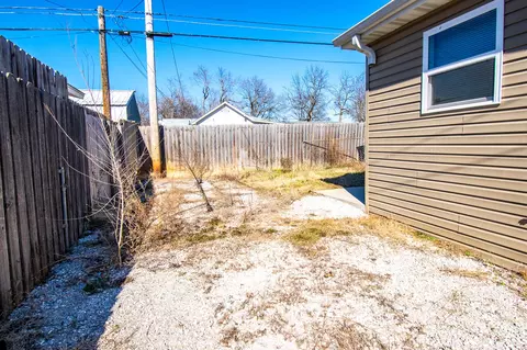 Exterior - 3021 W Olive St, Springfield, MO 65802 photo 14 of 17