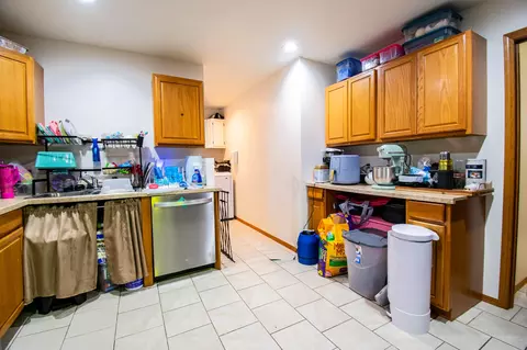 Kitchen - 3021 W Olive St, Springfield, MO 65802 photo 2 of 3