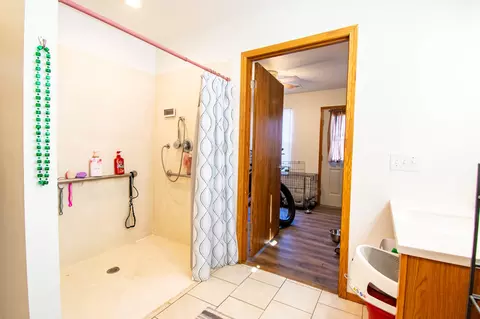 Bath - 3021 W Olive St, Springfield, MO 65802 photo 3 of 4