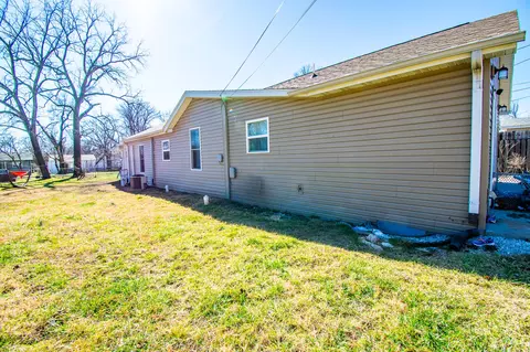Exterior - 3021 W Olive St, Springfield, MO 65802 photo 5 of 17