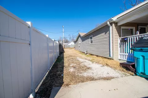 Exterior - 3021 W Olive St, Springfield, MO 65802 photo 12 of 17