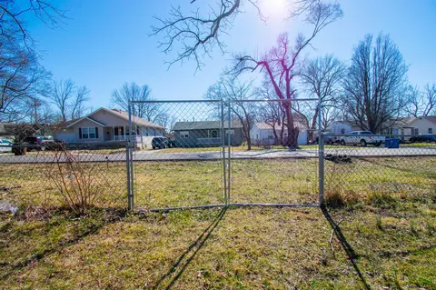 Exterior - 3021 W Olive St, Springfield, MO 65802 photo 7 of 17