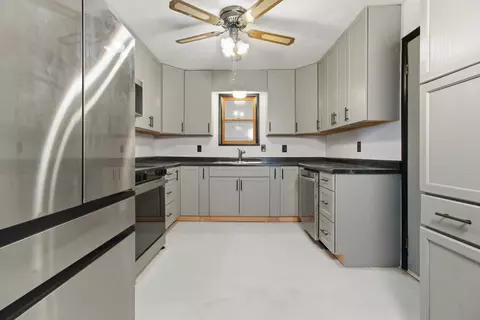 Kitchen - 49 E Tower Dr, Gainesville, MO 65655 photo 1 of 3