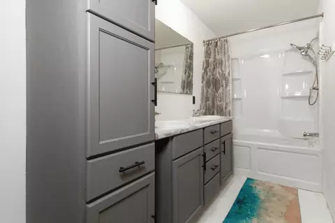 Bath - 49 E Tower Dr, Gainesville, MO 65655 photo 1 of 1
