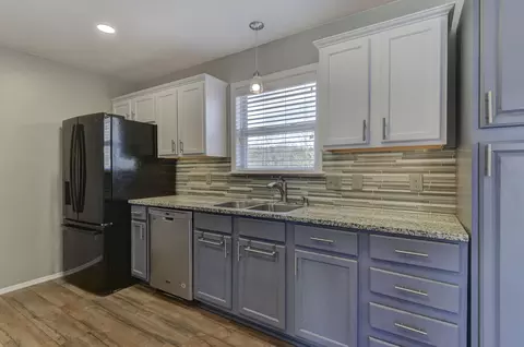 Kitchen - 309 Van Buren Rd, Branson, MO 65616 photo 2 of 3