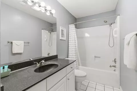 Bath - 175 Avondale Dr #15, Branson, MO 65616 photo 2 of 2