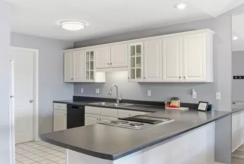 Kitchen - 175 Avondale Dr #15, Branson, MO 65616 photo 4 of 6