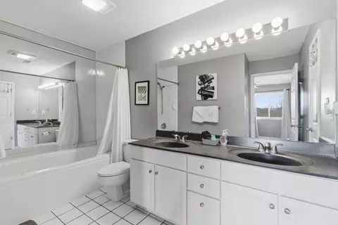 Bath - 175 Avondale Dr #15, Branson, MO 65616 photo 1 of 2