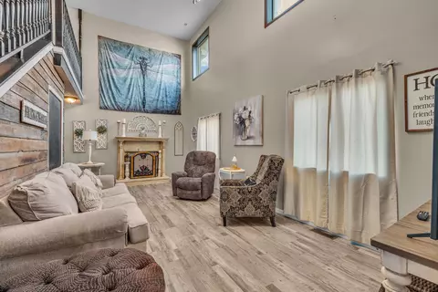 Living - 1101 W Fourth St, Mountain View, MO 65548 photo 1 of 2