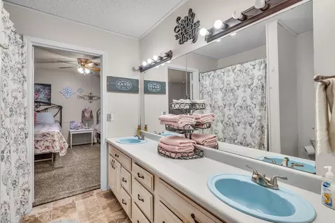 Bath - 1101 W Fourth St, Mountain View, MO 65548 photo 2 of 3