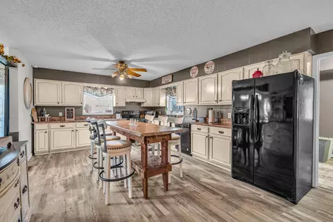 Kitchen - 1101 W Fourth St, Mountain View, MO 65548 photo 1 of 5