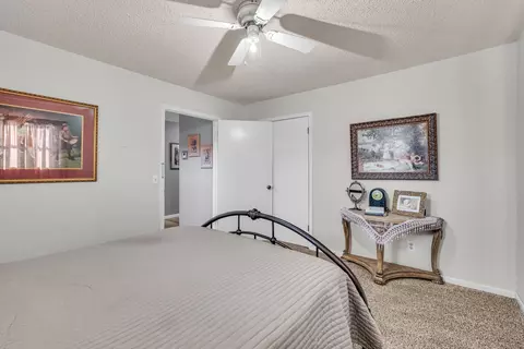 Bedroom - 1101 W Fourth St, Mountain View, MO 65548 photo 2 of 8