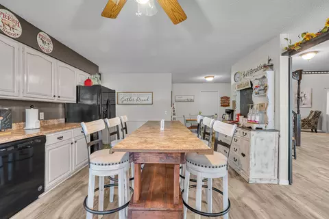 Kitchen - 1101 W Fourth St, Mountain View, MO 65548 photo 5 of 5
