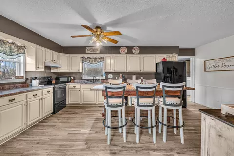 Kitchen - 1101 W Fourth St, Mountain View, MO 65548 photo 3 of 5