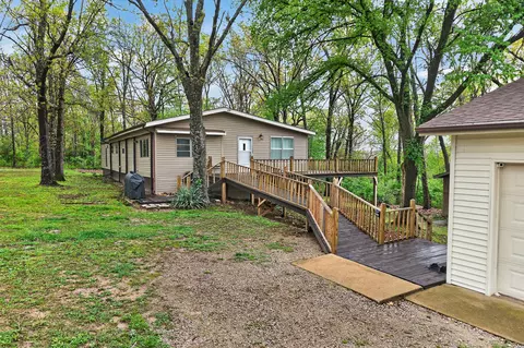 25042 Monaco Ln, Lebanon, MO 65536