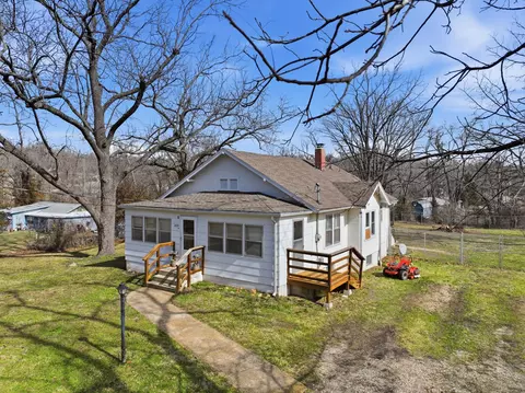 1020 Sycamore St, Cabool, MO 65689