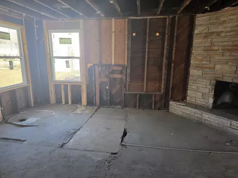 Living - 1502 N Grant Ave, Springfield, MO 65803 photo 1 of 1