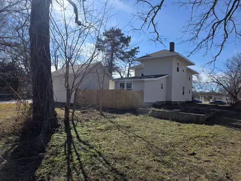 Exterior - 1502 N Grant Ave, Springfield, MO 65803 photo 3 of 5
