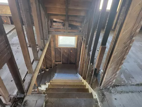 Entry Way - 1502 N Grant Ave, Springfield, MO 65803 photo 5 of 11