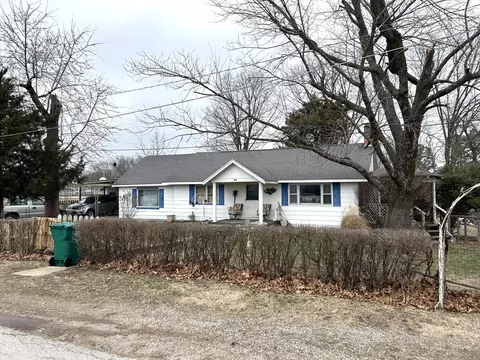 Exterior - 820 2nd St, Cabool, MO 65689 photo 3 of 9