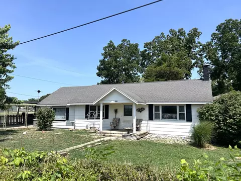 Exterior - 820 2nd St, Cabool, MO 65689 photo 2 of 11