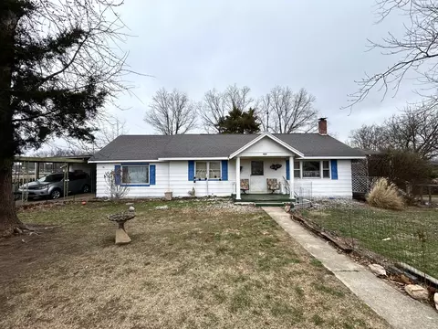 Exterior - 820 2nd St, Cabool, MO 65689 photo 2 of 9