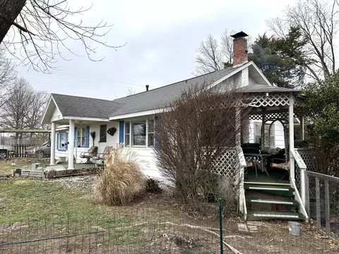 Exterior - 820 2nd St, Cabool, MO 65689 photo 4 of 9
