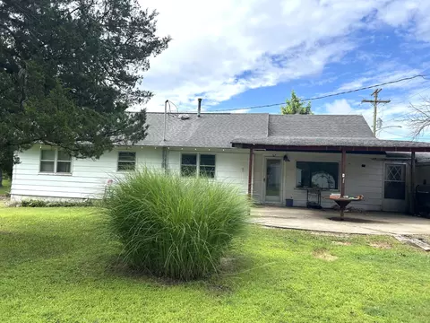 Exterior - 820 2nd St, Cabool, MO 65689 photo 8 of 11
