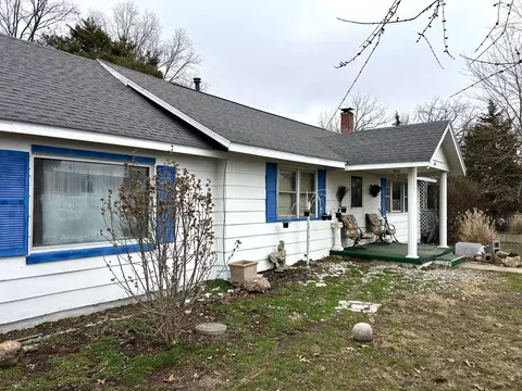 Exterior - 820 2nd St, Cabool, MO 65689 photo 5 of 9
