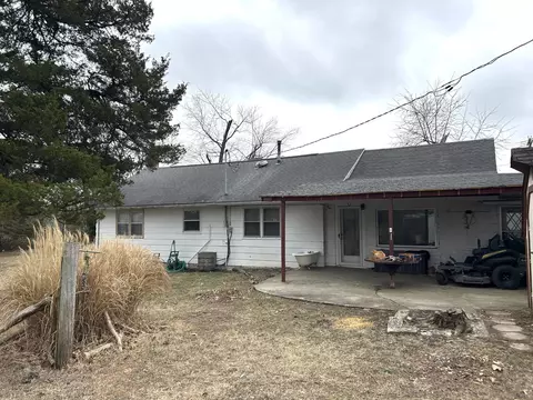 Exterior - 820 2nd St, Cabool, MO 65689 photo 6 of 9