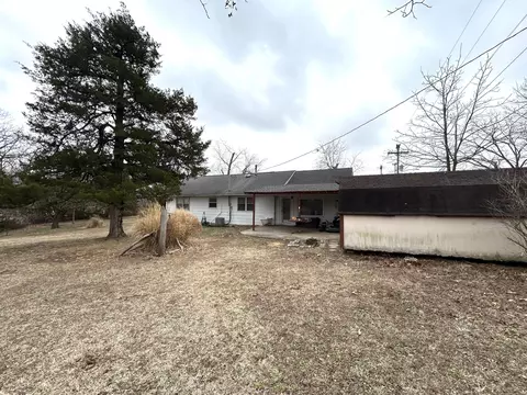 Exterior - 820 2nd St, Cabool, MO 65689 photo 7 of 9