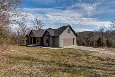 Exterior - 208 Danalia Dr, Marshfield, MO 65706 photo 1 of 10