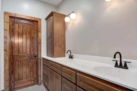 Bath - 208 Danalia Dr, Marshfield, MO 65706 photo 1 of 3