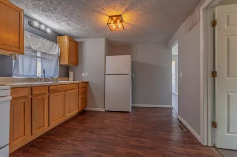 Entry Way - 629 S Glenn Ave, Springfield, MO 65802 photo 4 of 5