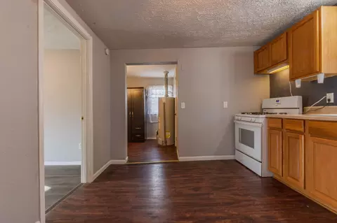 Entry Way - 629 S Glenn Ave, Springfield, MO 65802 photo 3 of 5