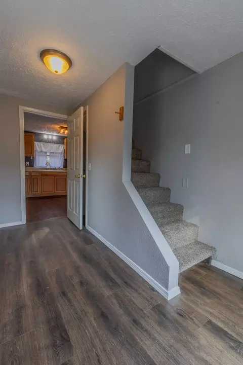 Entry Way - 629 S Glenn Ave, Springfield, MO 65802 photo 5 of 5