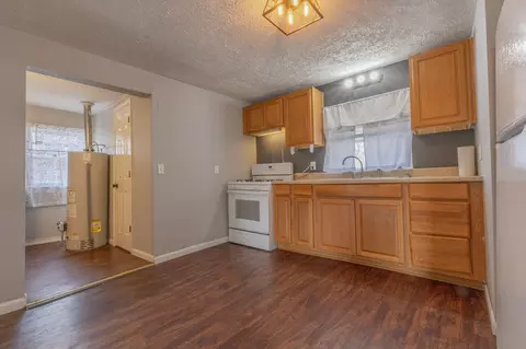 Entry Way - 629 S Glenn Ave, Springfield, MO 65802 photo 2 of 5