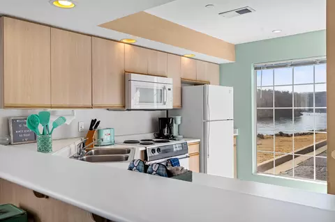 Kitchen - 710 Fall Creek Dr #2, Branson, MO 65616 photo 2 of 3