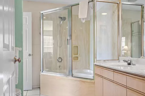 Bath - 710 Fall Creek Dr #2, Branson, MO 65616 photo 2 of 3