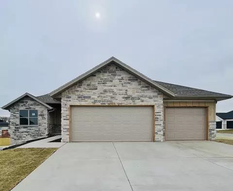 907 S Silverwood Ln, Nixa, MO 65714