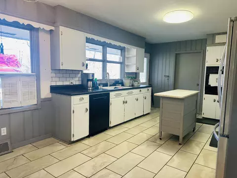Kitchen - 904 Race St, Thayer, MO 65791 photo 4 of 5