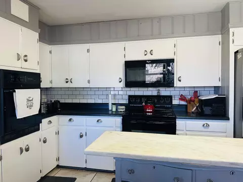 Kitchen - 904 Race St, Thayer, MO 65791 photo 2 of 5