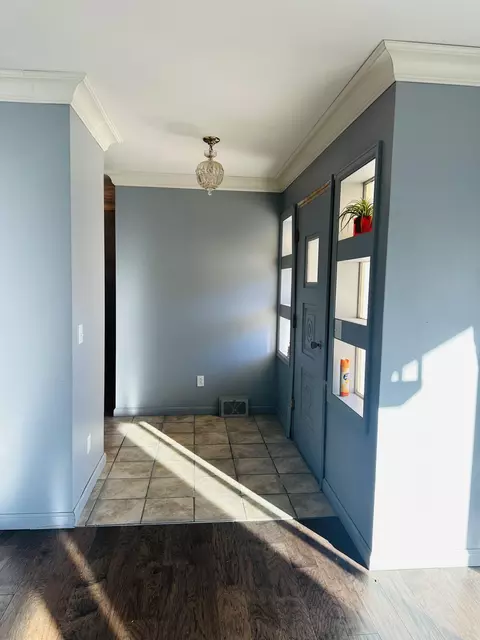 Entry Way - 904 Race St, Thayer, MO 65791 photo 1 of 2