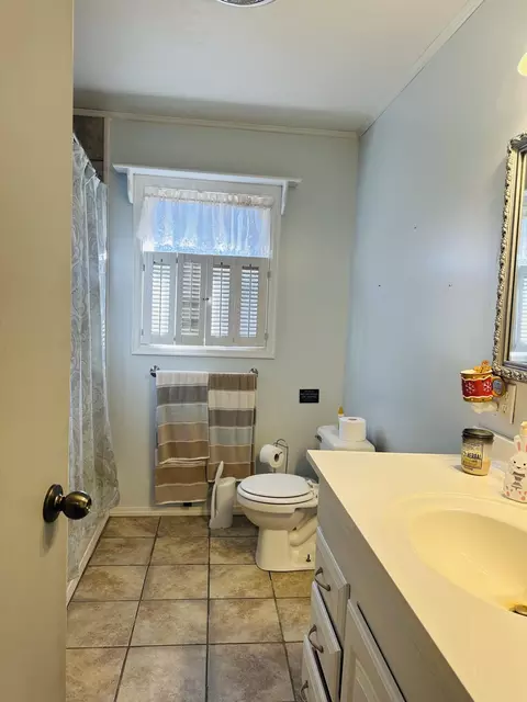 Bath - 904 Race St, Thayer, MO 65791 photo 1 of 5