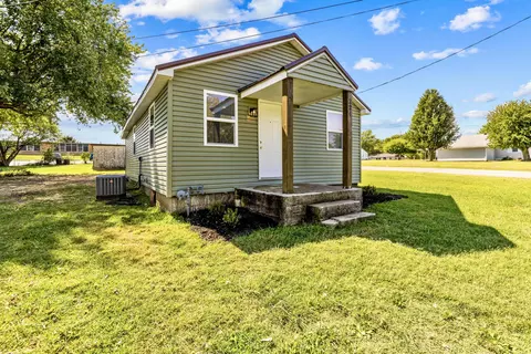 224 W Springfield St, Aurora, MO 65605