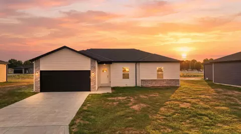 170 Maverick Dr, Mount Vernon, MO 65712