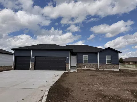 184 Maverick Dr, Mount Vernon, MO 65712